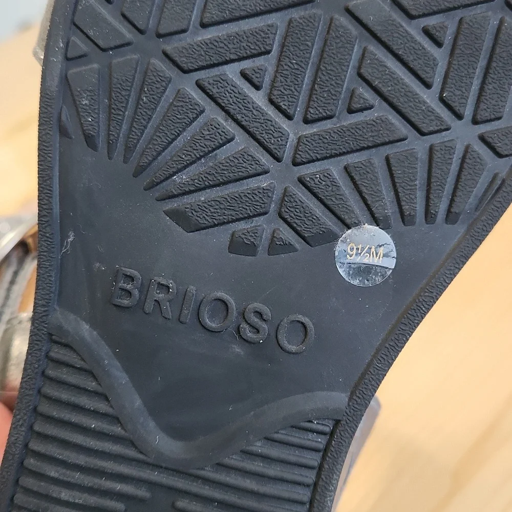 Brioso Huntley Sandals Comfort Metallic Covered Wedge in Pewter Size 9.5 - Picture 10 of 17